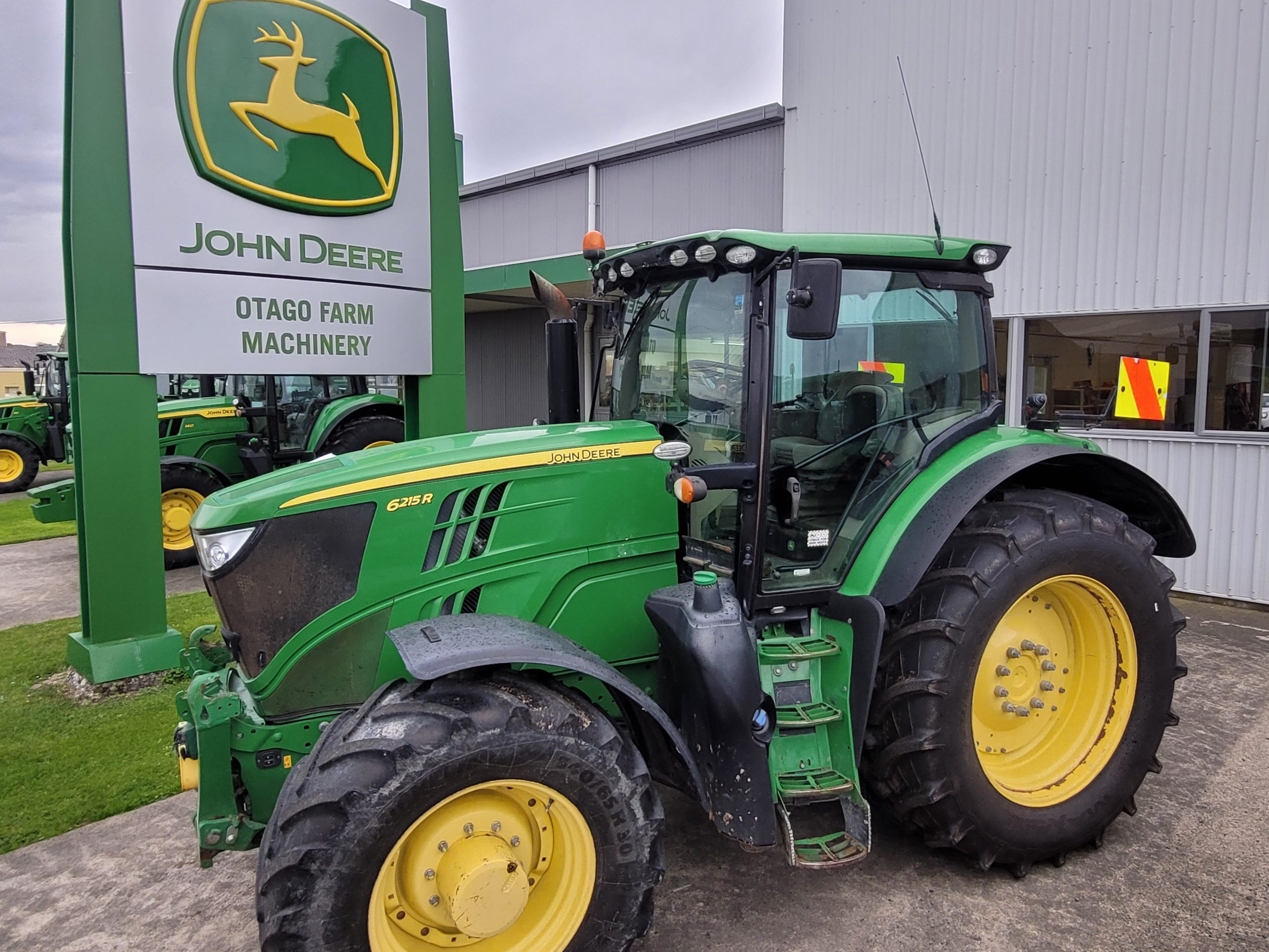 John Deere 6215R Image