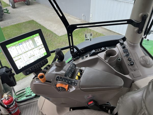 John Deere 6215R