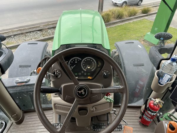John Deere 6215R