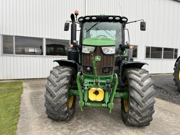 John Deere 6215R