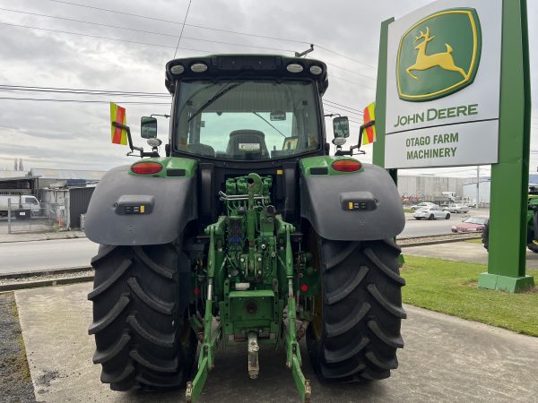 John Deere 6215R