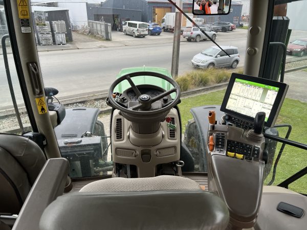 John Deere 6215R