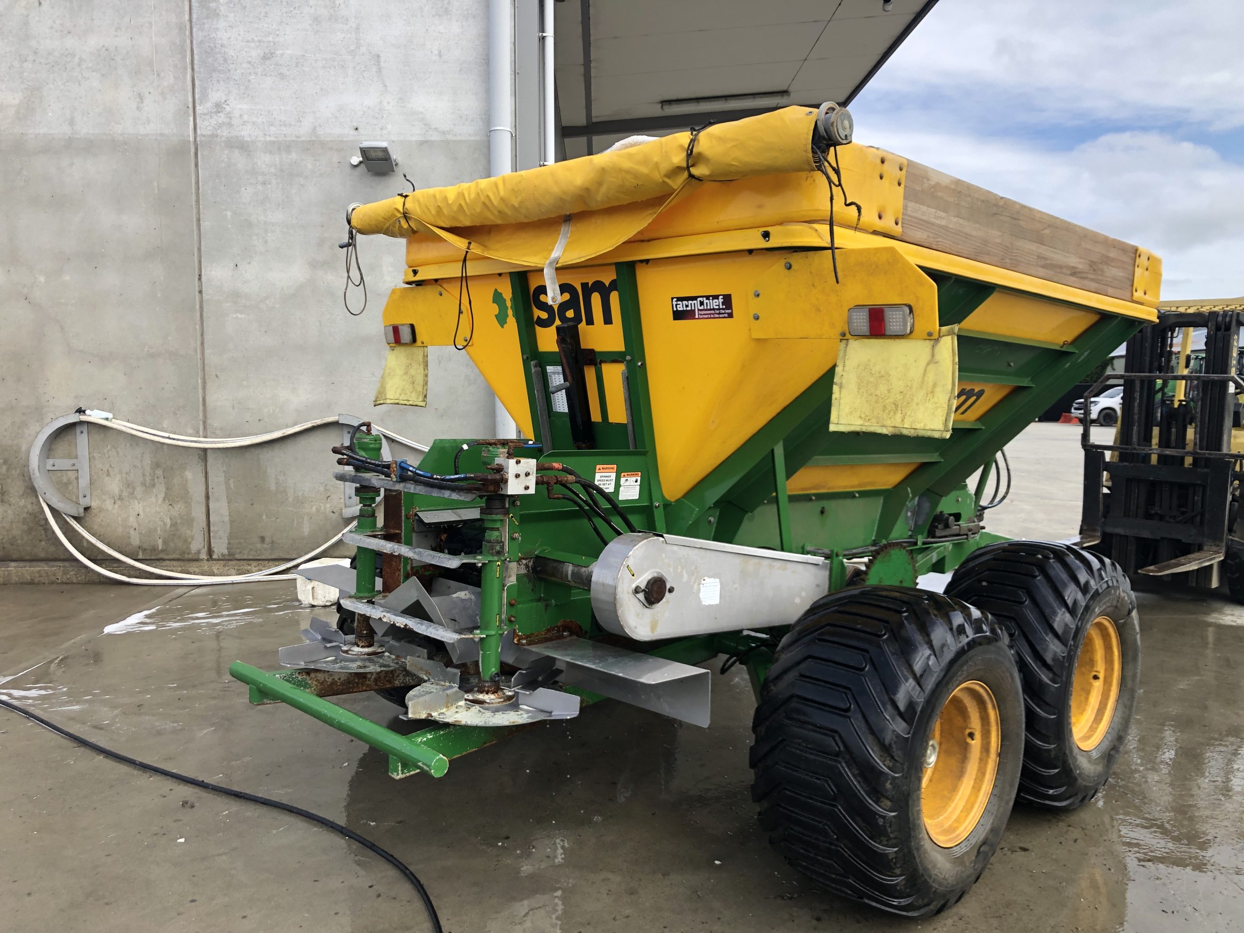 SAM 6 Ton Spreader Image