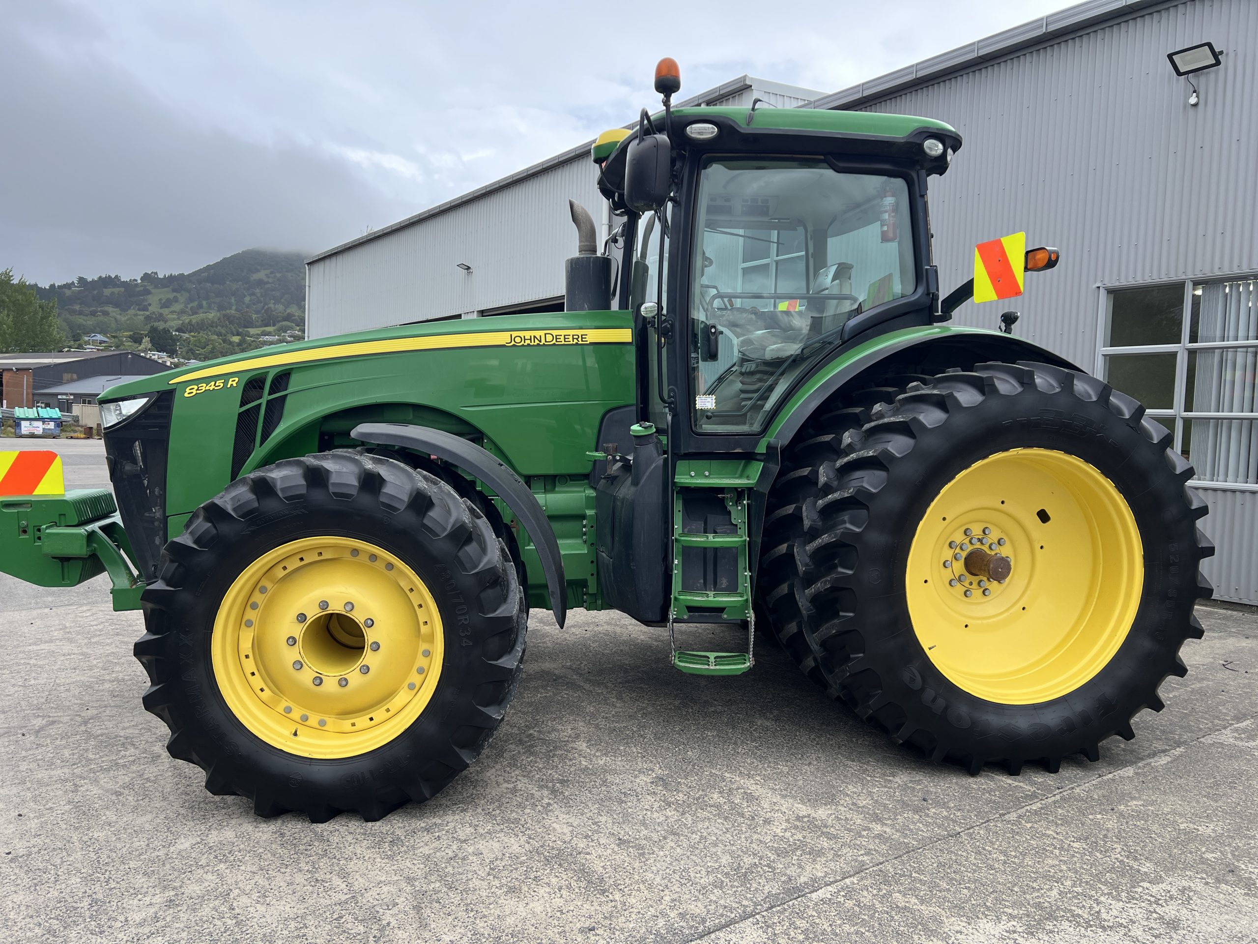 John Deere 8345R Image