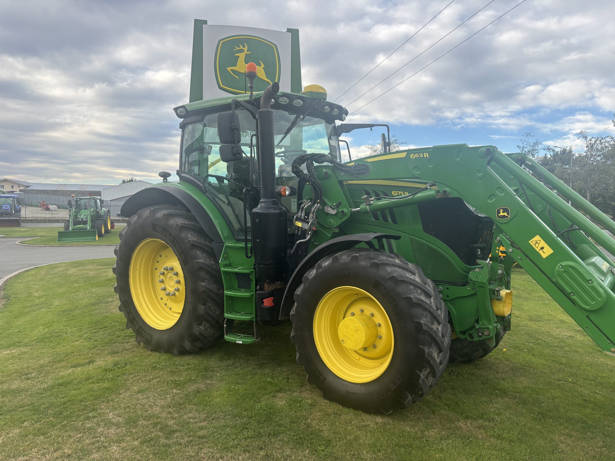 John Deere 6175R Image
