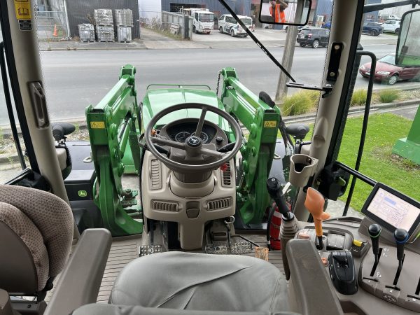John Deere 6105R