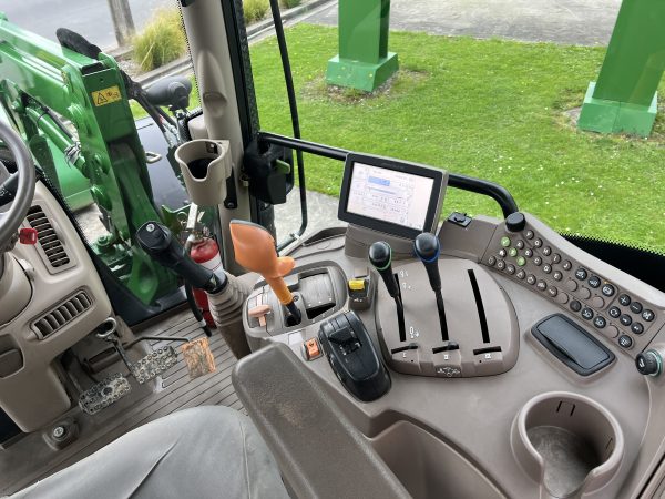John Deere 6105R