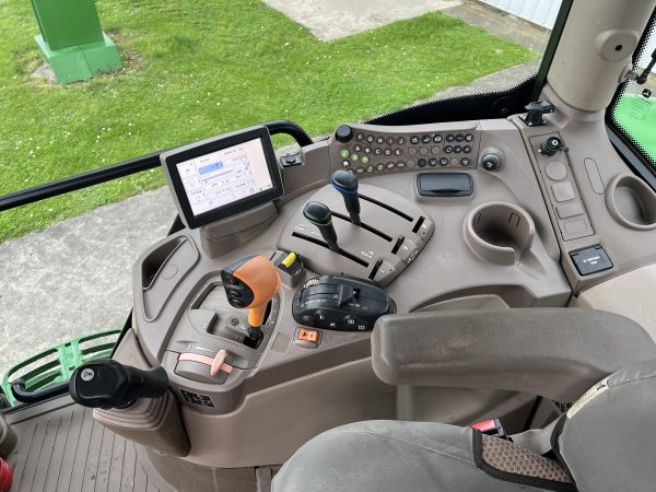 John Deere 6105R
