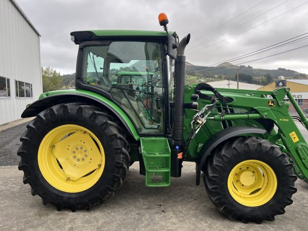 John Deere 6105R