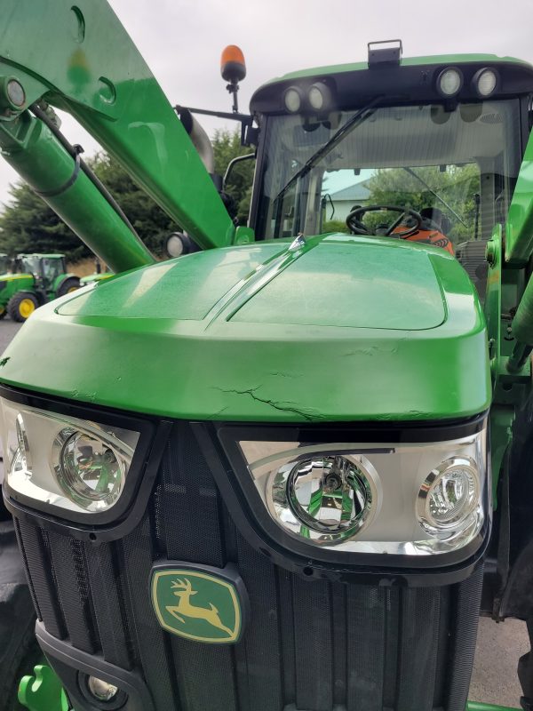 John Deere 6195M
