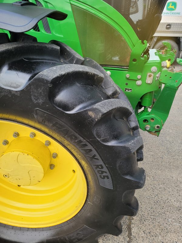 John Deere 6195M