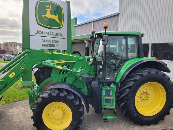 John Deere 6195M