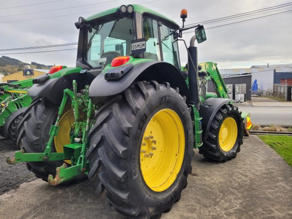 John Deere 6195M