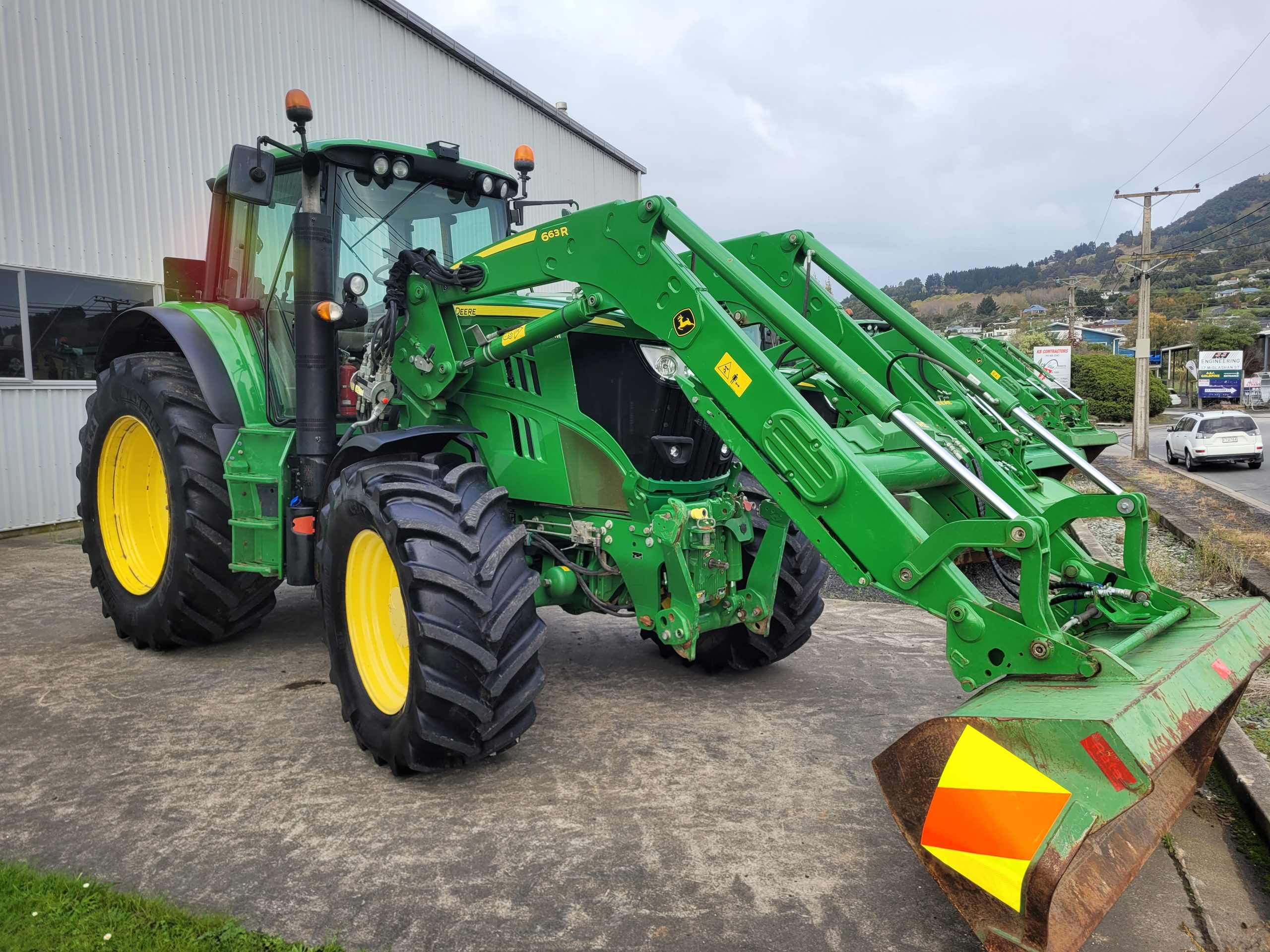 John Deere 6195M Image