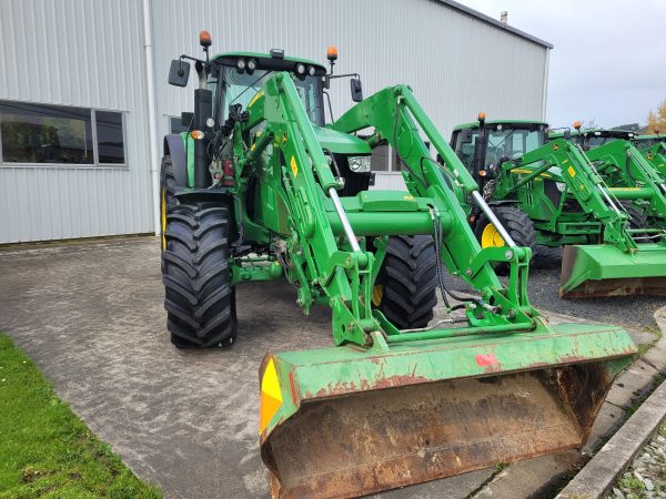 John Deere 6195M