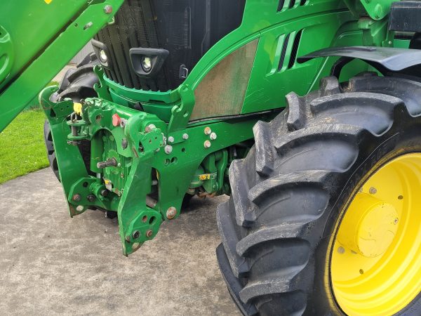John Deere 6195M