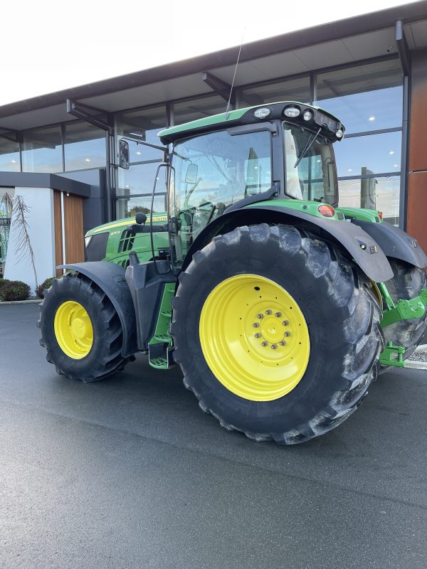 John Deere 6210R