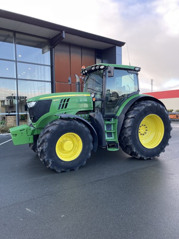 John Deere 6210R