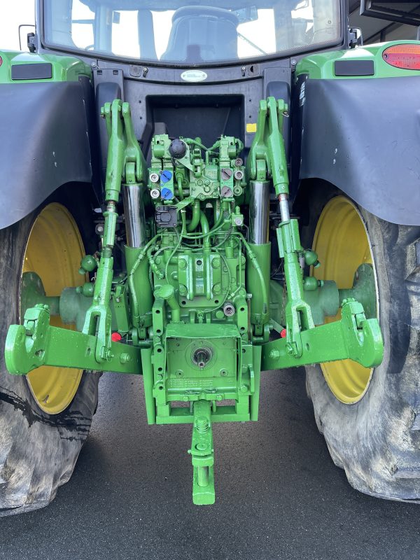 John Deere 6210R