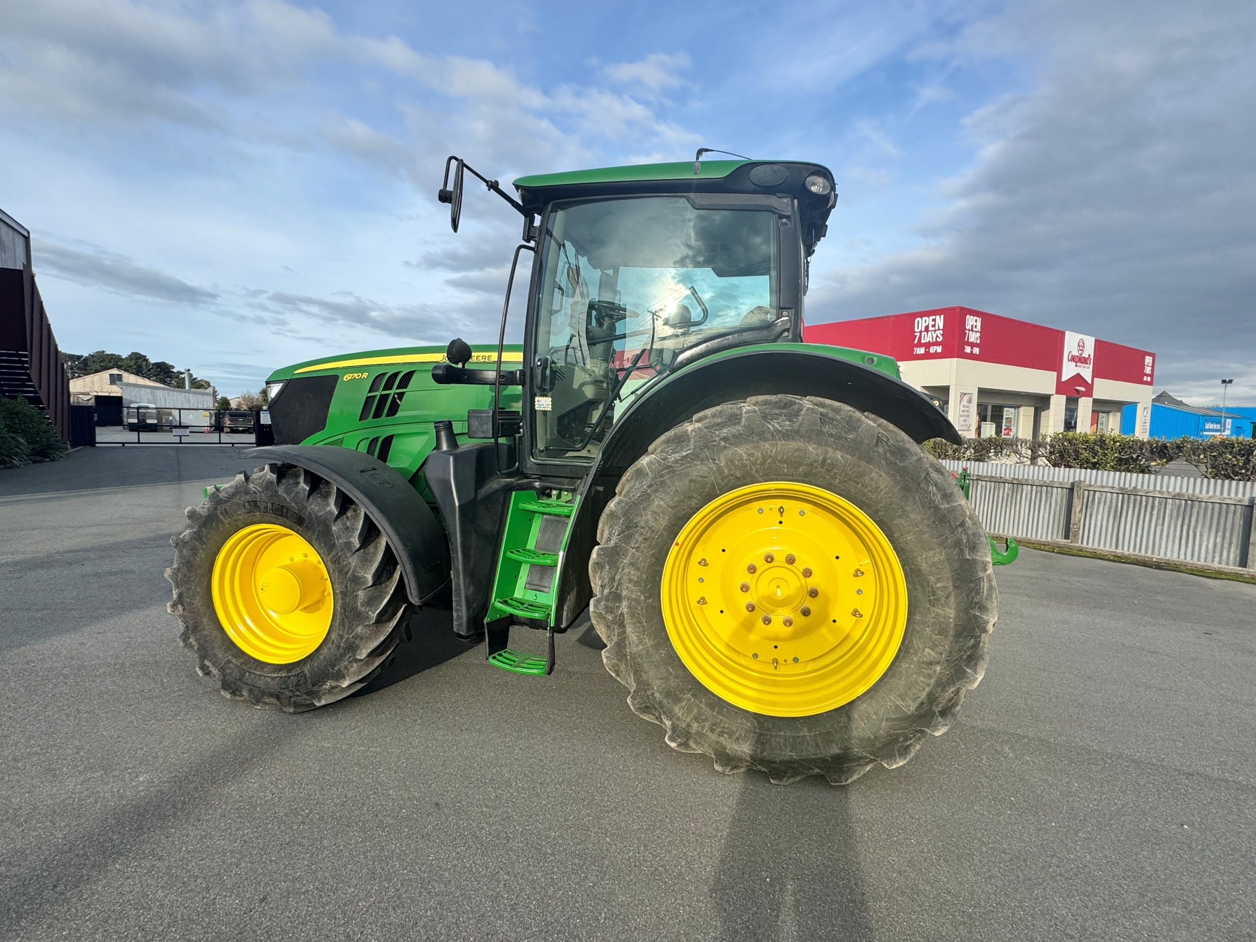 2014 John Deere 6170R Image