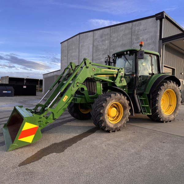 John Deere 683