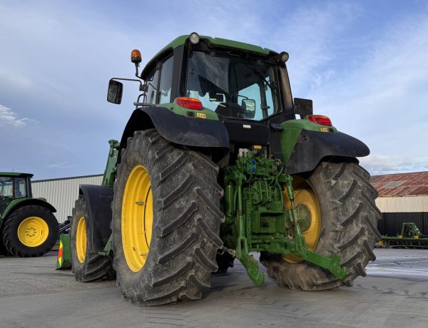 John Deere 683