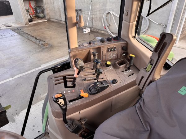 John Deere 683