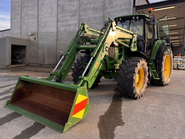 John Deere 683