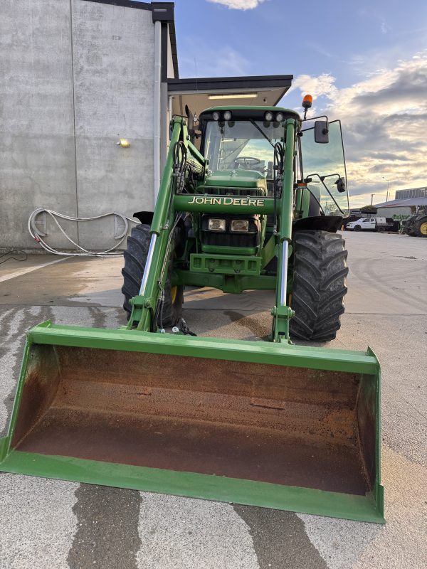 John Deere 683