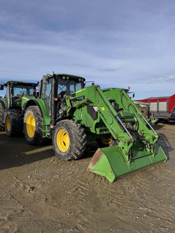 John Deere 6125M