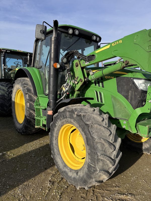 John Deere 6125M