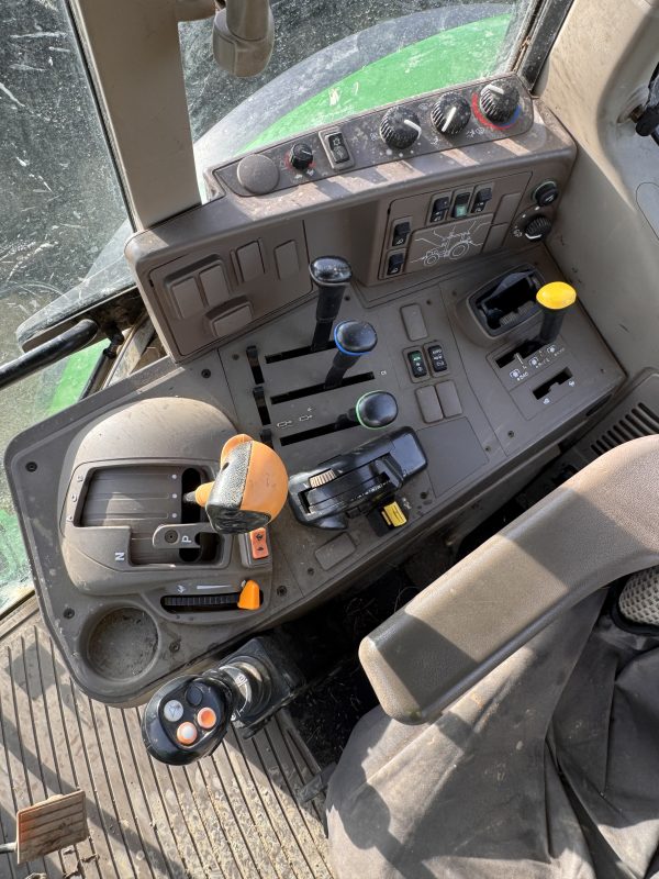 John Deere 6125M