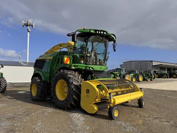 John Deere 8600i Forage Harvester