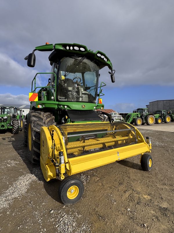John Deere 8600i Forage Harvester
