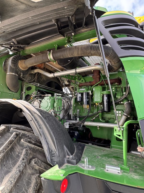 John Deere 8600i Forage Harvester