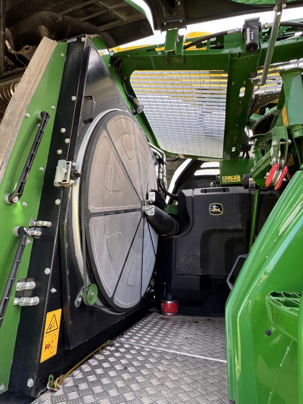 John Deere 8600i Forage Harvester