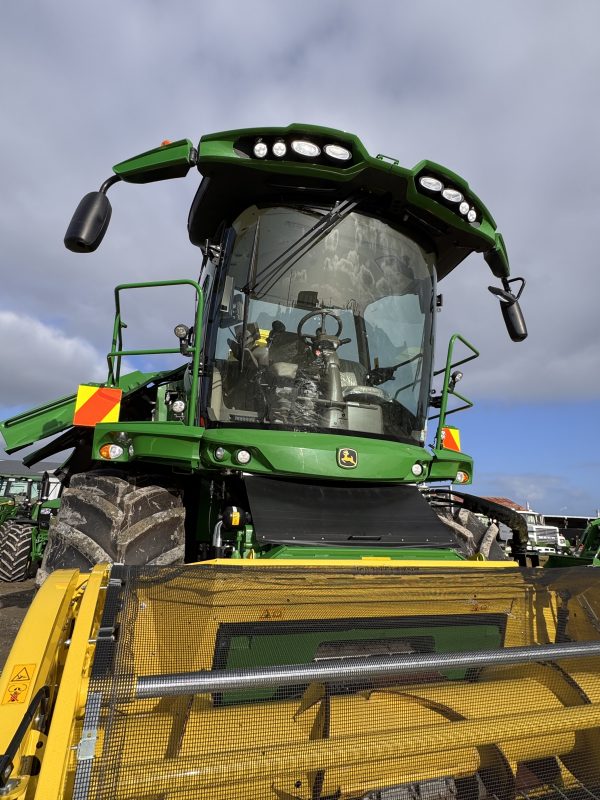 John Deere 8600i Forage Harvester