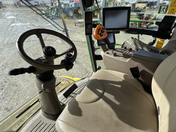 John Deere 8600i Forage Harvester