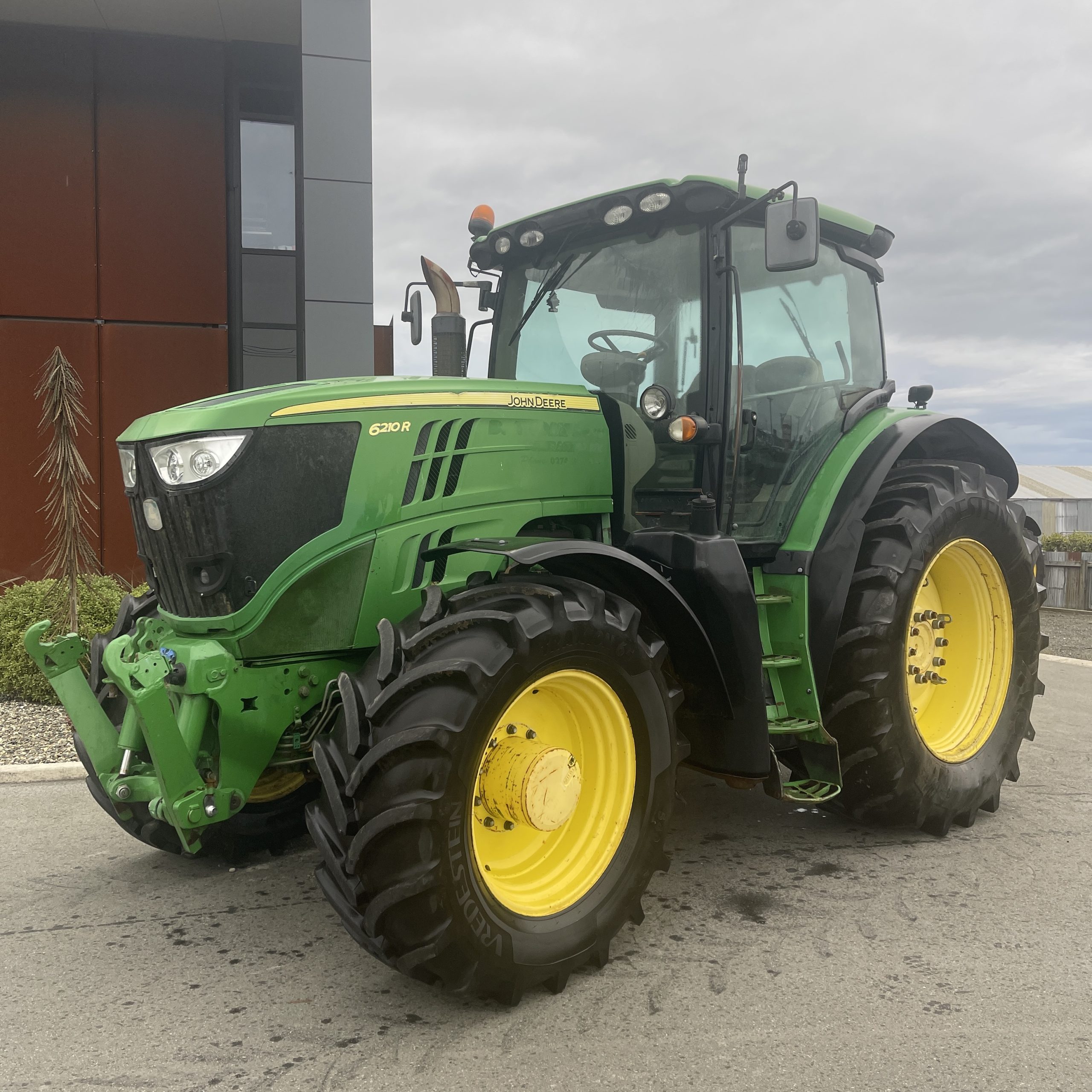 John Deere 6210R Image