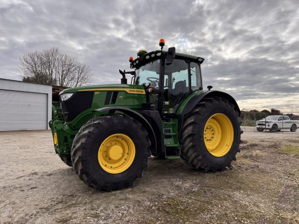John Deere 6R 215