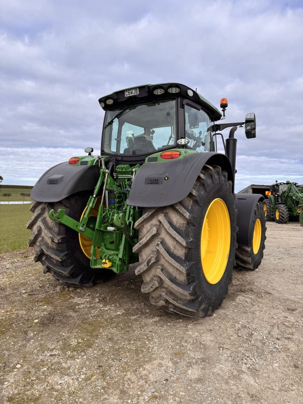 John Deere 6R 215