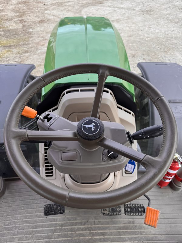 John Deere 6R 215