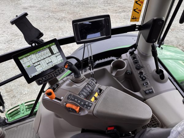 John Deere 6R 215