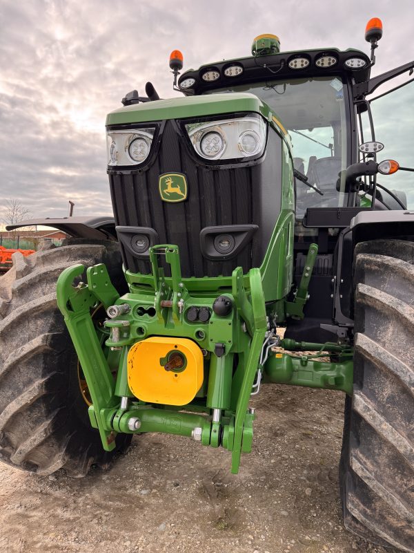 John Deere 6R 215