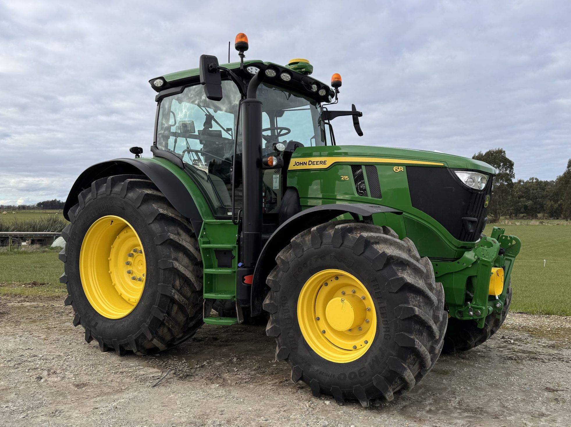 John Deere 6R 215 Image