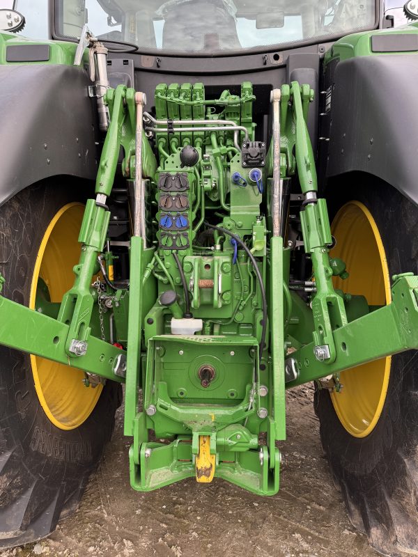 John Deere 6R 215