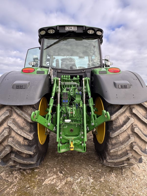 John Deere 6R 215