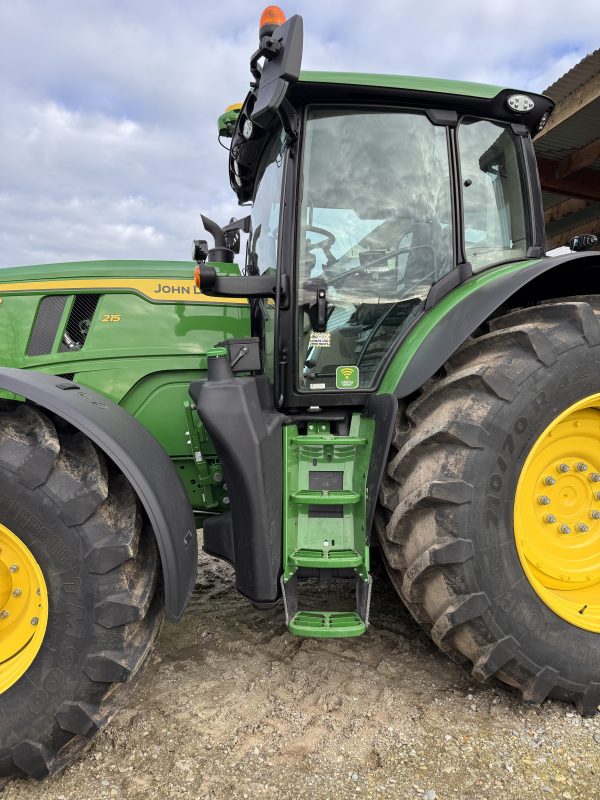 John Deere 6R 215