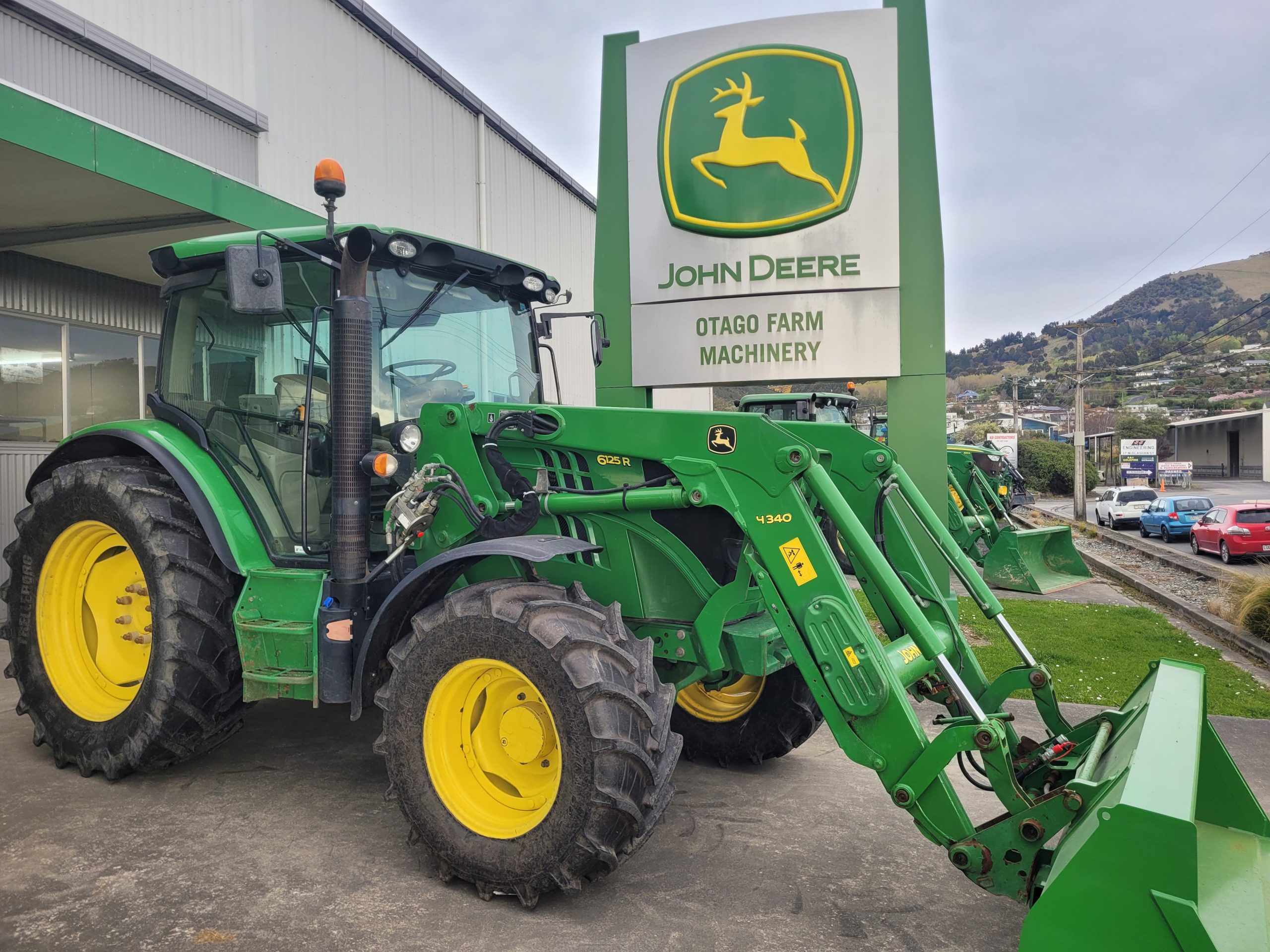 John Deere 6125R Image