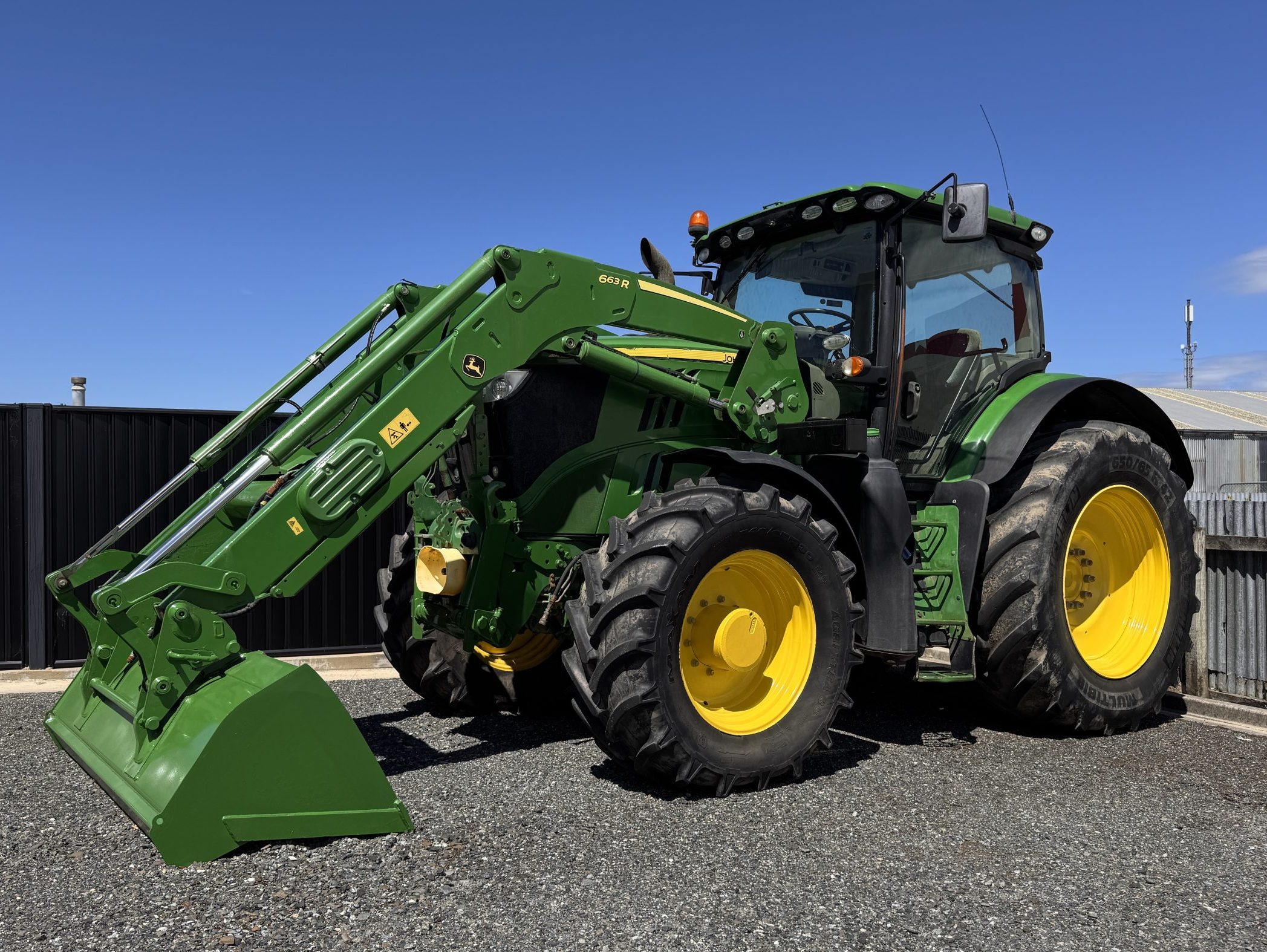 John Deere 6195R Image